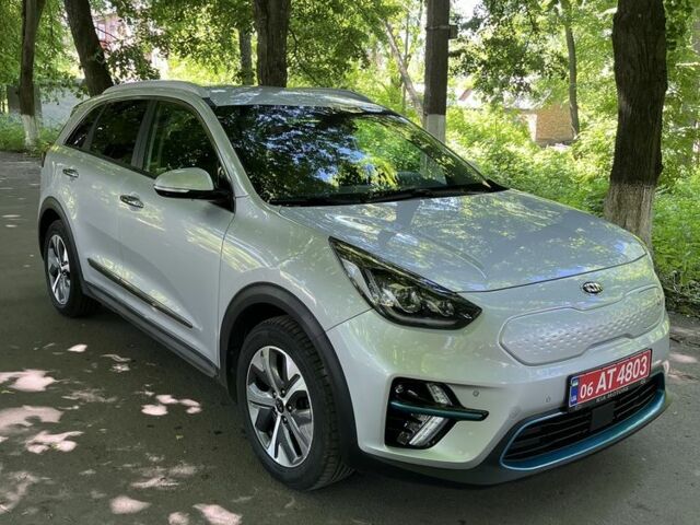 Серый Киа Niro, объемом двигателя 0 л и пробегом 112 тыс. км за 19000 $, фото 1 на Automoto.ua