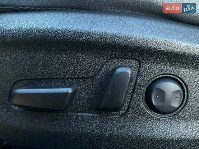 Серый Киа Niro, объемом двигателя 0 л и пробегом 54 тыс. км за 23900 $, фото 3 на Automoto.ua