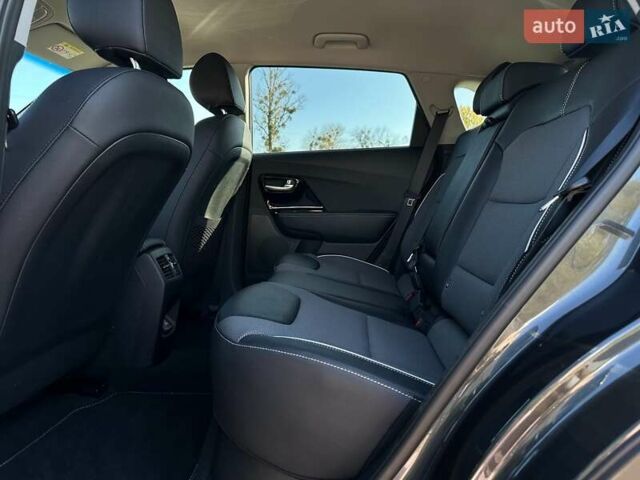 Сірий Кіа Niro, об'ємом двигуна 0 л та пробігом 37 тис. км за 23600 $, фото 81 на Automoto.ua