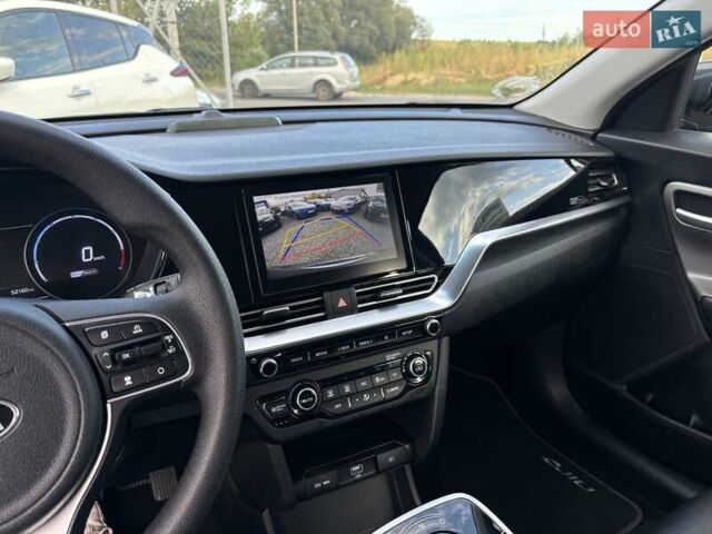 Серый Киа Niro, объемом двигателя 0 л и пробегом 52 тыс. км за 20750 $, фото 23 на Automoto.ua