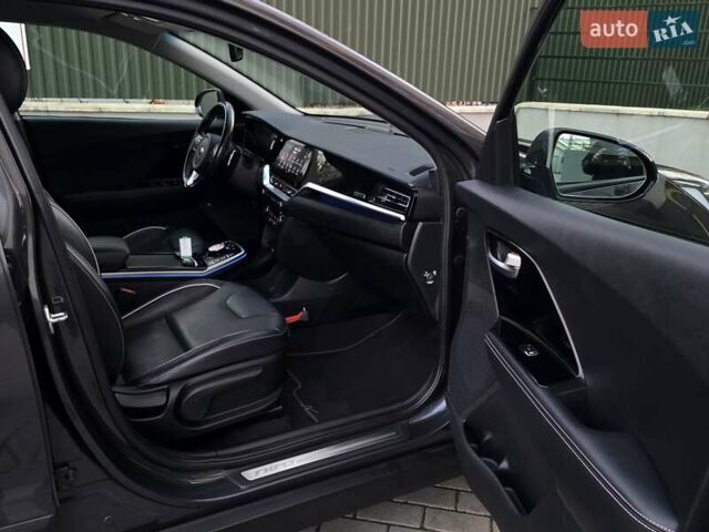 Сірий Кіа Niro, об'ємом двигуна 0 л та пробігом 136 тис. км за 18899 $, фото 33 на Automoto.ua