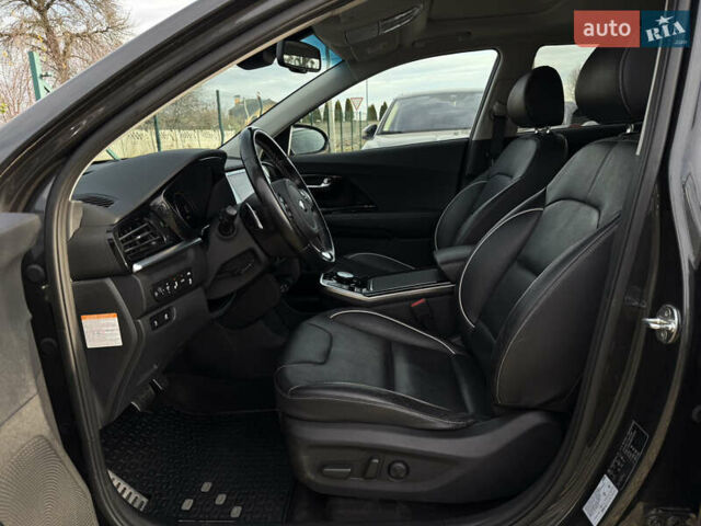 Серый Киа Niro, объемом двигателя 0 л и пробегом 82 тыс. км за 22900 $, фото 1 на Automoto.ua