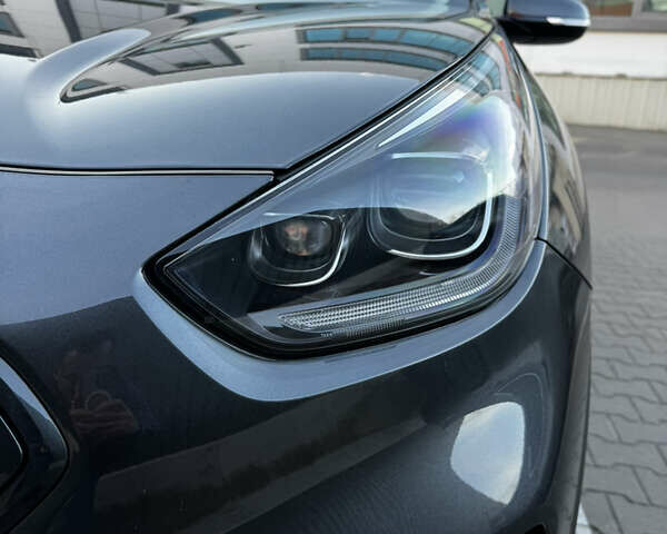 Серый Киа Niro, объемом двигателя 0 л и пробегом 86 тыс. км за 23400 $, фото 85 на Automoto.ua