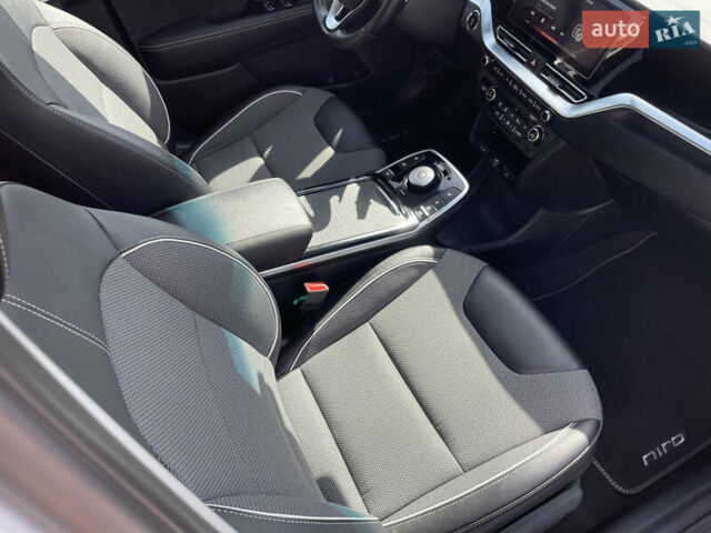 Серый Киа Niro, объемом двигателя 0 л и пробегом 51 тыс. км за 21760 $, фото 43 на Automoto.ua