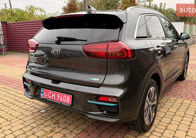 Серый Киа Niro, объемом двигателя 0 л и пробегом 88 тыс. км за 19700 $, фото 4 на Automoto.ua