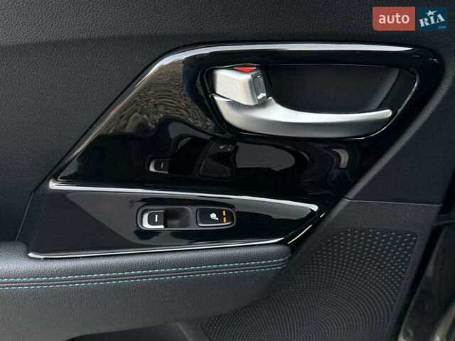 Сірий Кіа Niro, об'ємом двигуна 0 л та пробігом 97 тис. км за 22900 $, фото 79 на Automoto.ua