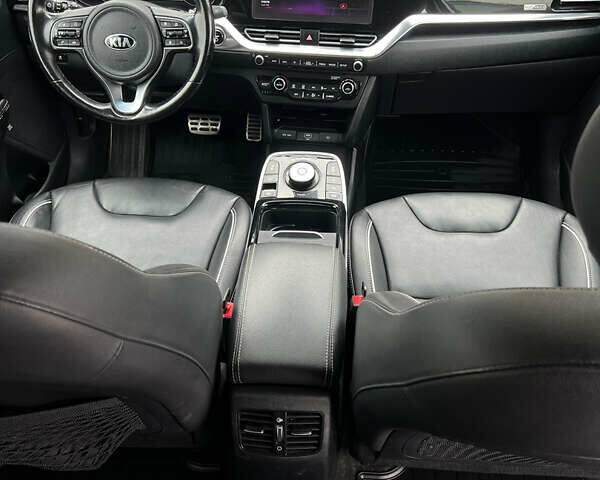 Серый Киа Niro, объемом двигателя 0 л и пробегом 91 тыс. км за 19500 $, фото 10 на Automoto.ua
