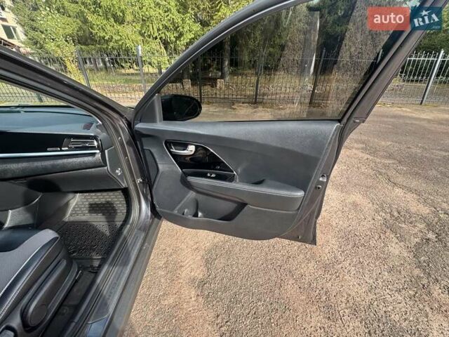 Сірий Кіа Niro, об'ємом двигуна 0 л та пробігом 99 тис. км за 18450 $, фото 56 на Automoto.ua