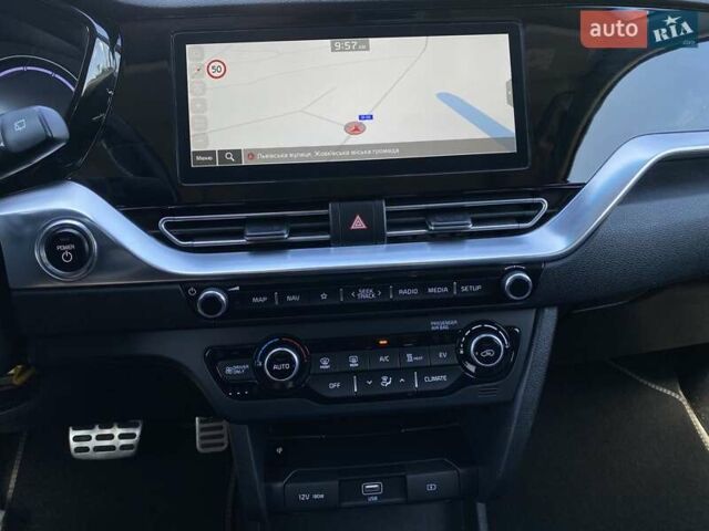 Серый Киа Niro, объемом двигателя 0 л и пробегом 67 тыс. км за 23400 $, фото 49 на Automoto.ua