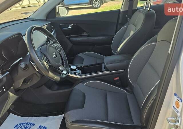 Серый Киа Niro, объемом двигателя 0 л и пробегом 39 тыс. км за 22700 $, фото 7 на Automoto.ua