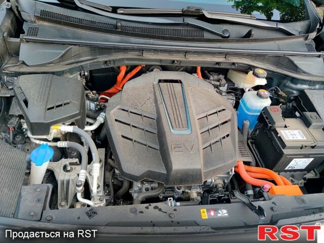 Серый Киа Niro, объемом двигателя 0 л и пробегом 72 тыс. км за 22000 $, фото 3 на Automoto.ua