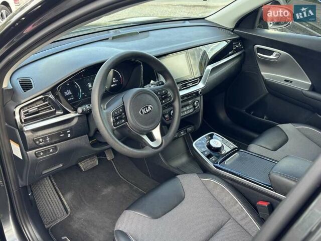 Серый Киа Niro, объемом двигателя 0 л и пробегом 52 тыс. км за 20750 $, фото 12 на Automoto.ua