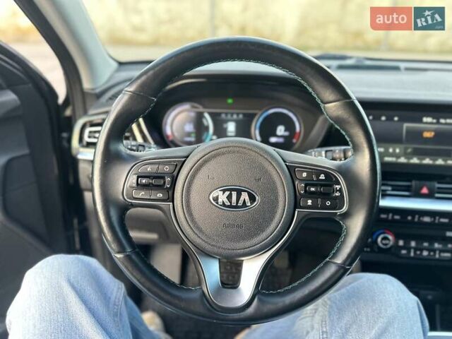 Сірий Кіа Niro, об'ємом двигуна 0 л та пробігом 105 тис. км за 19950 $, фото 26 на Automoto.ua