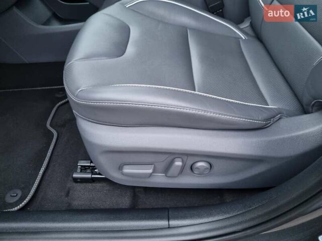 Серый Киа Niro, объемом двигателя 0 л и пробегом 42 тыс. км за 22850 $, фото 23 на Automoto.ua