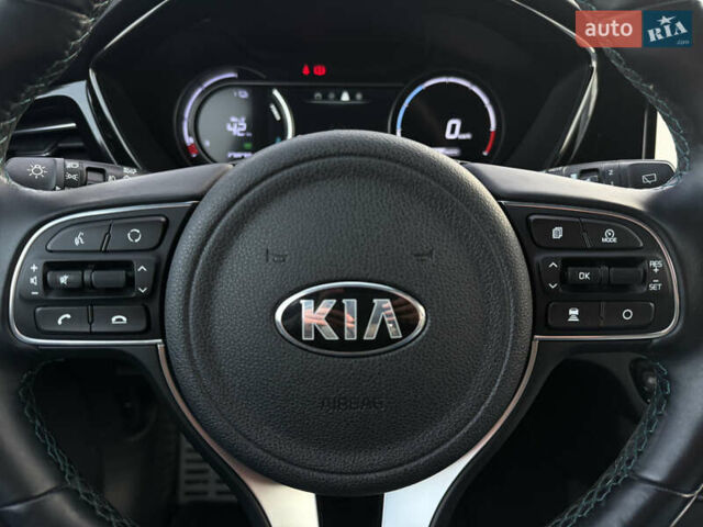 Сірий Кіа Niro, об'ємом двигуна 0 л та пробігом 97 тис. км за 22900 $, фото 40 на Automoto.ua