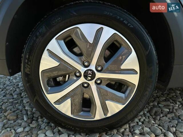 Сірий Кіа Niro, об'ємом двигуна 0 л та пробігом 37 тис. км за 24600 $, фото 28 на Automoto.ua