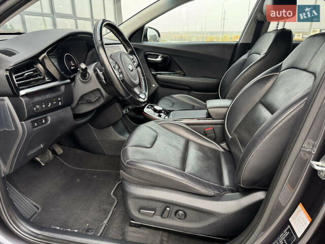 Серый Киа Niro, объемом двигателя 0 л и пробегом 147 тыс. км за 18450 $, фото 39 на Automoto.ua
