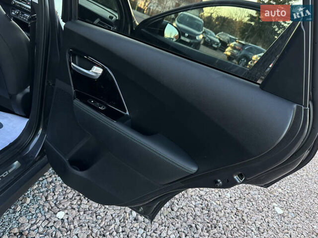 Серый Киа Niro, объемом двигателя 0 л и пробегом 55 тыс. км за 18899 $, фото 46 на Automoto.ua