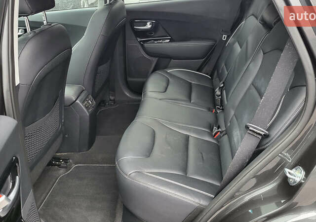 Сірий Кіа Niro, об'ємом двигуна 0 л та пробігом 106 тис. км за 20950 $, фото 9 на Automoto.ua