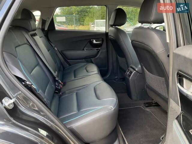 Серый Киа Niro, объемом двигателя 0 л и пробегом 66 тыс. км за 24200 $, фото 48 на Automoto.ua