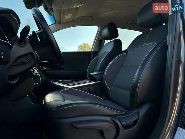 Сірий Кіа Niro, об'ємом двигуна 0 л та пробігом 37 тис. км за 24600 $, фото 1 на Automoto.ua