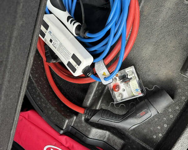 Серый Киа Niro, объемом двигателя 0 л и пробегом 147 тыс. км за 18450 $, фото 79 на Automoto.ua