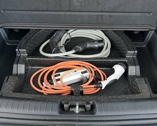 Серый Киа Niro, объемом двигателя 0 л и пробегом 106 тыс. км за 21700 $, фото 2 на Automoto.ua