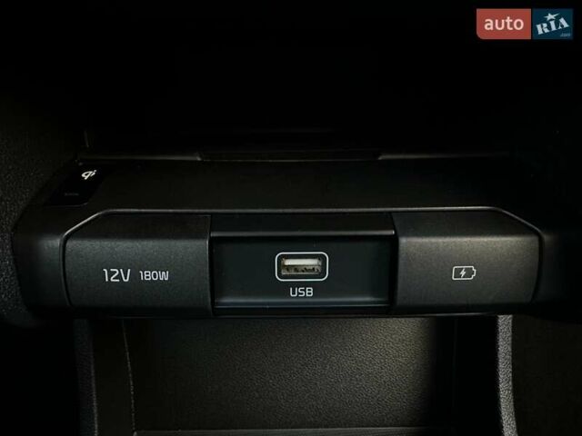 Серый Киа Niro, объемом двигателя 0 л и пробегом 54 тыс. км за 23900 $, фото 11 на Automoto.ua