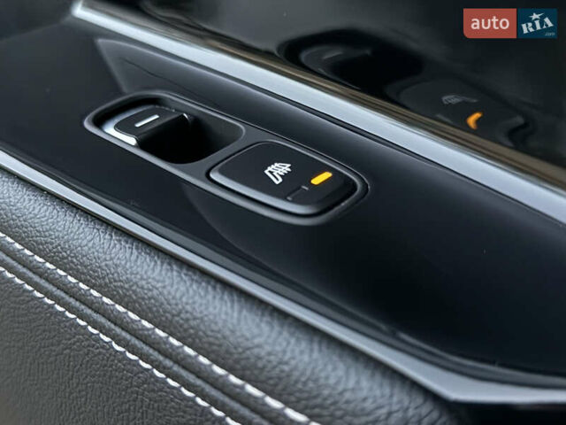 Серый Киа Niro, объемом двигателя 0 л и пробегом 82 тыс. км за 22900 $, фото 78 на Automoto.ua