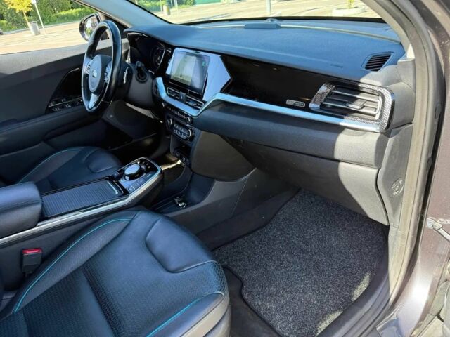 Сірий Кіа Niro, об'ємом двигуна 0 л та пробігом 33 тис. км за 11000 $, фото 8 на Automoto.ua