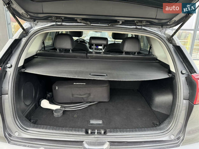 Серый Киа Niro, объемом двигателя 0 л и пробегом 147 тыс. км за 18450 $, фото 78 на Automoto.ua