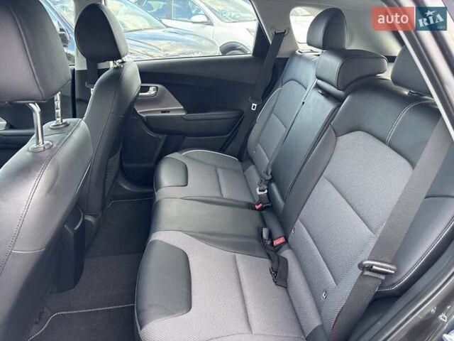 Серый Киа Niro, объемом двигателя 0 л и пробегом 52 тыс. км за 20750 $, фото 13 на Automoto.ua