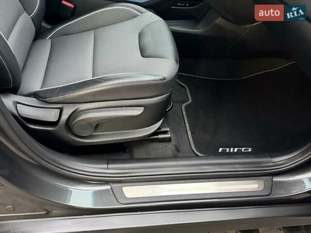 Серый Киа Niro, объемом двигателя 0 л и пробегом 47 тыс. км за 23890 $, фото 20 на Automoto.ua