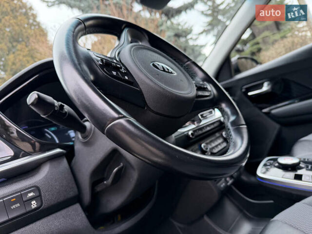 Сірий Кіа Niro, об'ємом двигуна 0 л та пробігом 149 тис. км за 17350 $, фото 33 на Automoto.ua