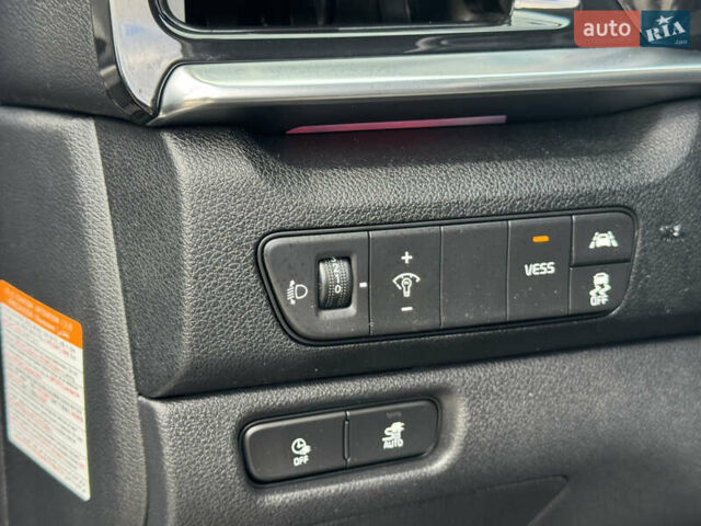 Сірий Кіа Niro, об'ємом двигуна 0 л та пробігом 141 тис. км за 17799 $, фото 32 на Automoto.ua