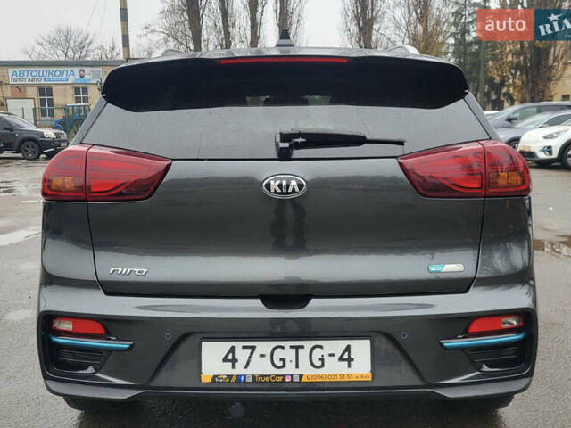 Сірий Кіа Niro, об'ємом двигуна 0 л та пробігом 106 тис. км за 20950 $, фото 5 на Automoto.ua