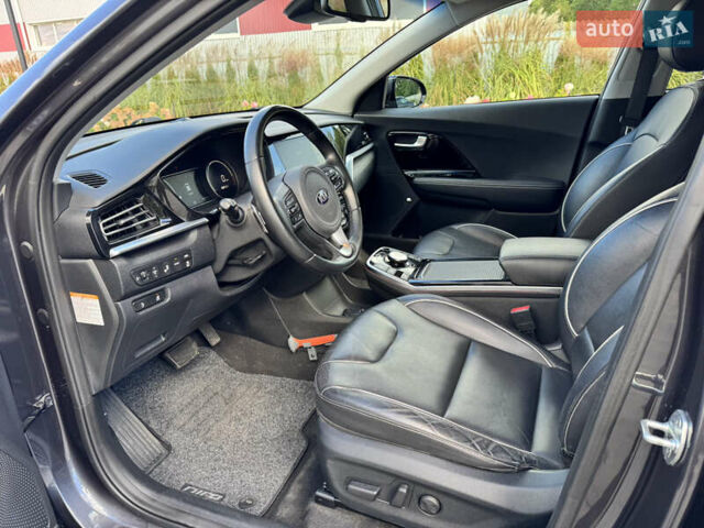 Сірий Кіа Niro, об'ємом двигуна 0 л та пробігом 138 тис. км за 19900 $, фото 14 на Automoto.ua