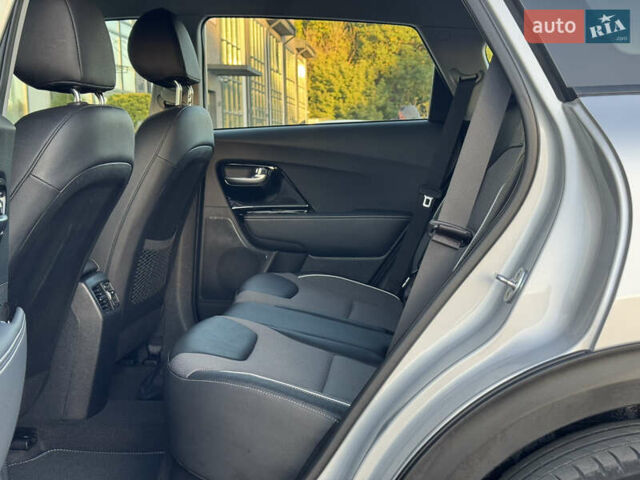 Серый Киа Niro, объемом двигателя 0 л и пробегом 139 тыс. км за 17999 $, фото 35 на Automoto.ua