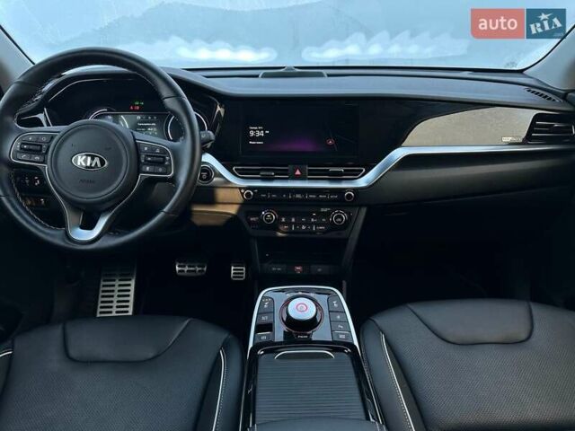Серый Киа Niro, объемом двигателя 0 л и пробегом 54 тыс. км за 23900 $, фото 40 на Automoto.ua