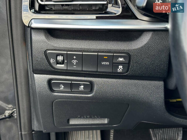 Сірий Кіа Niro, об'ємом двигуна 0 л та пробігом 50 тис. км за 19999 $, фото 17 на Automoto.ua