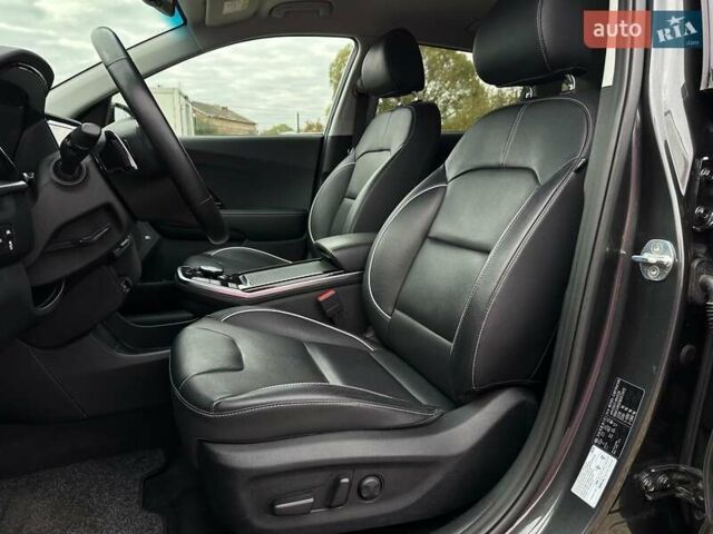 Серый Киа Niro, объемом двигателя 0 л и пробегом 62 тыс. км за 23600 $, фото 40 на Automoto.ua