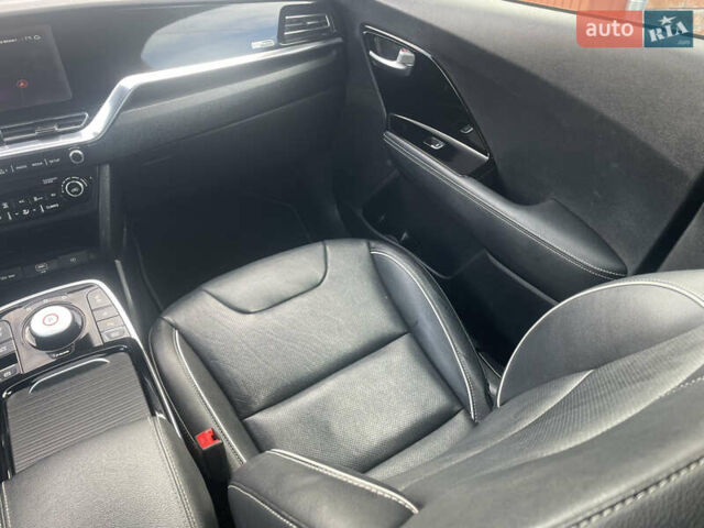 Сірий Кіа Niro, об'ємом двигуна 0 л та пробігом 140 тис. км за 18500 $, фото 32 на Automoto.ua