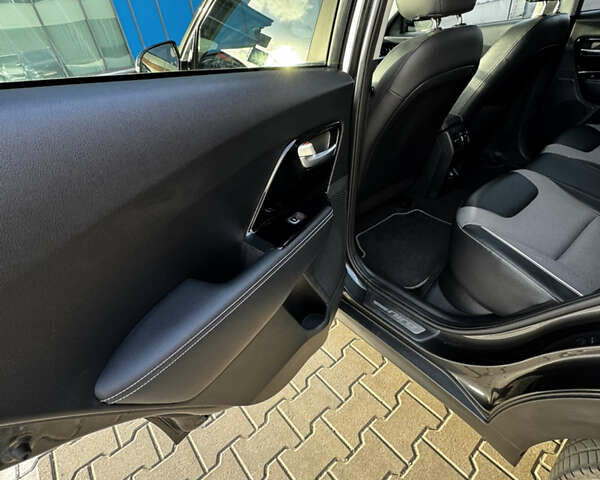 Серый Киа Niro, объемом двигателя 0 л и пробегом 86 тыс. км за 23400 $, фото 49 на Automoto.ua