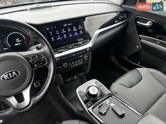 Серый Киа Niro, объемом двигателя 0 л и пробегом 39 тыс. км за 23100 $, фото 29 на Automoto.ua