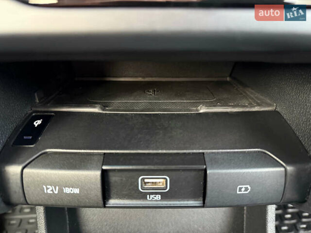 Серый Киа Niro, объемом двигателя 0 л и пробегом 82 тыс. км за 22900 $, фото 61 на Automoto.ua