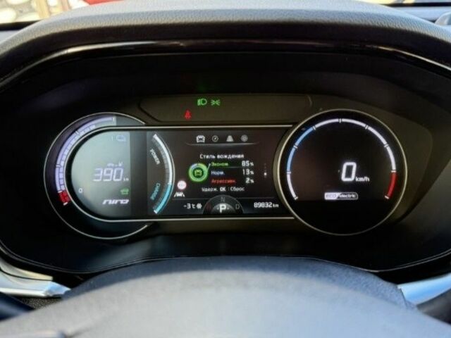 Серый Киа Niro, объемом двигателя 0 л и пробегом 90 тыс. км за 20000 $, фото 1 на Automoto.ua