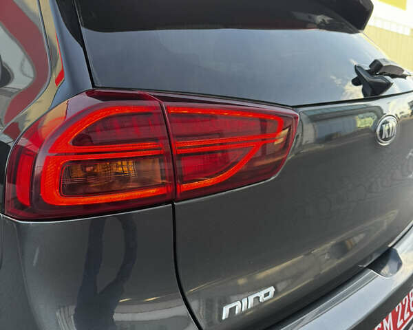 Серый Киа Niro, объемом двигателя 0 л и пробегом 86 тыс. км за 23400 $, фото 82 на Automoto.ua
