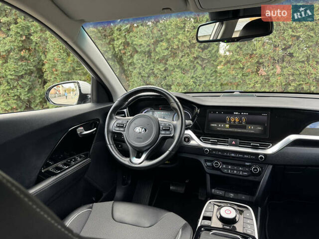 Сірий Кіа Niro, об'ємом двигуна 0 л та пробігом 141 тис. км за 17799 $, фото 45 на Automoto.ua