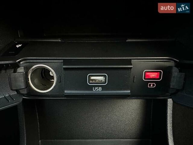 Серый Киа Niro, объемом двигателя 0 л и пробегом 54 тыс. км за 23900 $, фото 64 на Automoto.ua