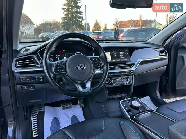 Серый Киа Niro, объемом двигателя 0 л и пробегом 55 тыс. км за 18899 $, фото 36 на Automoto.ua